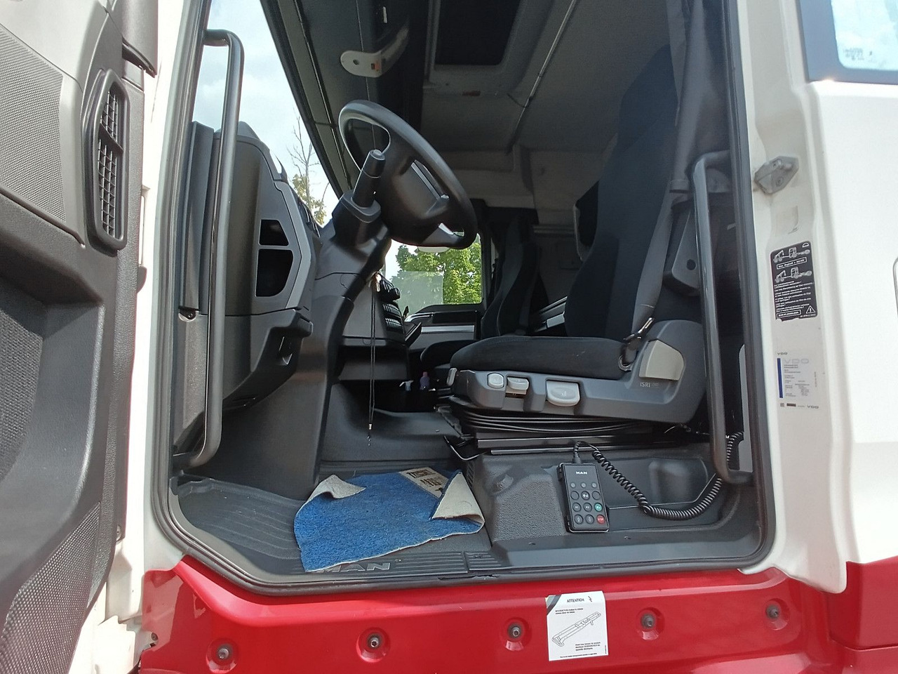 Tractor unit MAN TGX 18:440 BLS INTARDER Vollspoiler Reifen70-90% MAN TGX 18:440 BLS INTARDER Vollspoiler Reifen70-90%: picture 9 Tractor unit MAN TGX 18:440 BLS INTARDER Vollspoiler Reifen70-90% MAN TGX 18:440 BLS INTARDER Vollspoiler Reifen70-90%: picture 9