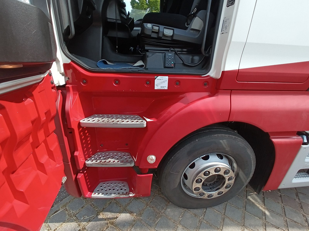 Tractor unit MAN TGX 18:440 BLS INTARDER Vollspoiler Reifen70-90% MAN TGX 18:440 BLS INTARDER Vollspoiler Reifen70-90%: picture 8 Tractor unit MAN TGX 18:440 BLS INTARDER Vollspoiler Reifen70-90% MAN TGX 18:440 BLS INTARDER Vollspoiler Reifen70-90%: picture 8