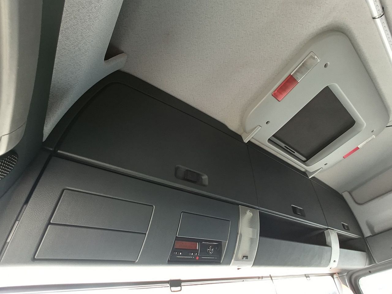 Tractor unit MAN TGX 18:440 BLS INTARDER Vollspoiler Reifen70-90% MAN TGX 18:440 BLS INTARDER Vollspoiler Reifen70-90%: picture 14 Tractor unit MAN TGX 18:440 BLS INTARDER Vollspoiler Reifen70-90% MAN TGX 18:440 BLS INTARDER Vollspoiler Reifen70-90%: picture 14