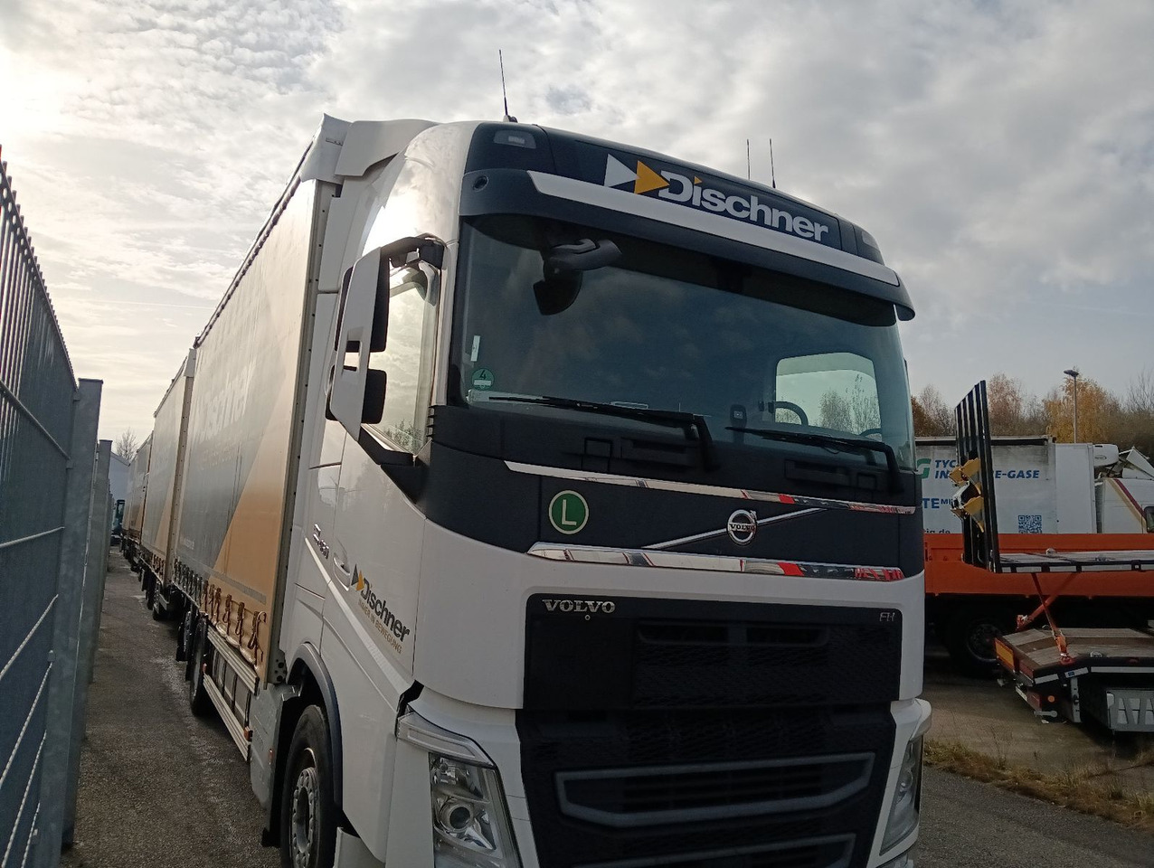 Volvo 2x JUMBO 120m3 FH460 Globe 6x2 SCHMITZ I-PARCool - Curtainsider truck: picture 3 Volvo 2x JUMBO 120m3 FH460 Globe 6x2 SCHMITZ I-PARCool - Curtainsider truck: picture 3