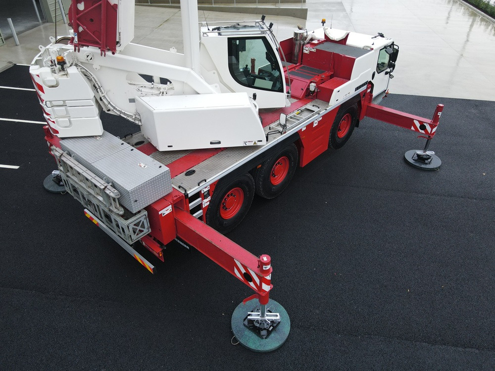 LIEBHERR LTM1060-3.1 - Excellent Condition and Full Remote - All terrain crane: picture 4 LIEBHERR LTM1060-3.1 - Excellent Condition and Full Remote - All terrain crane: picture 4