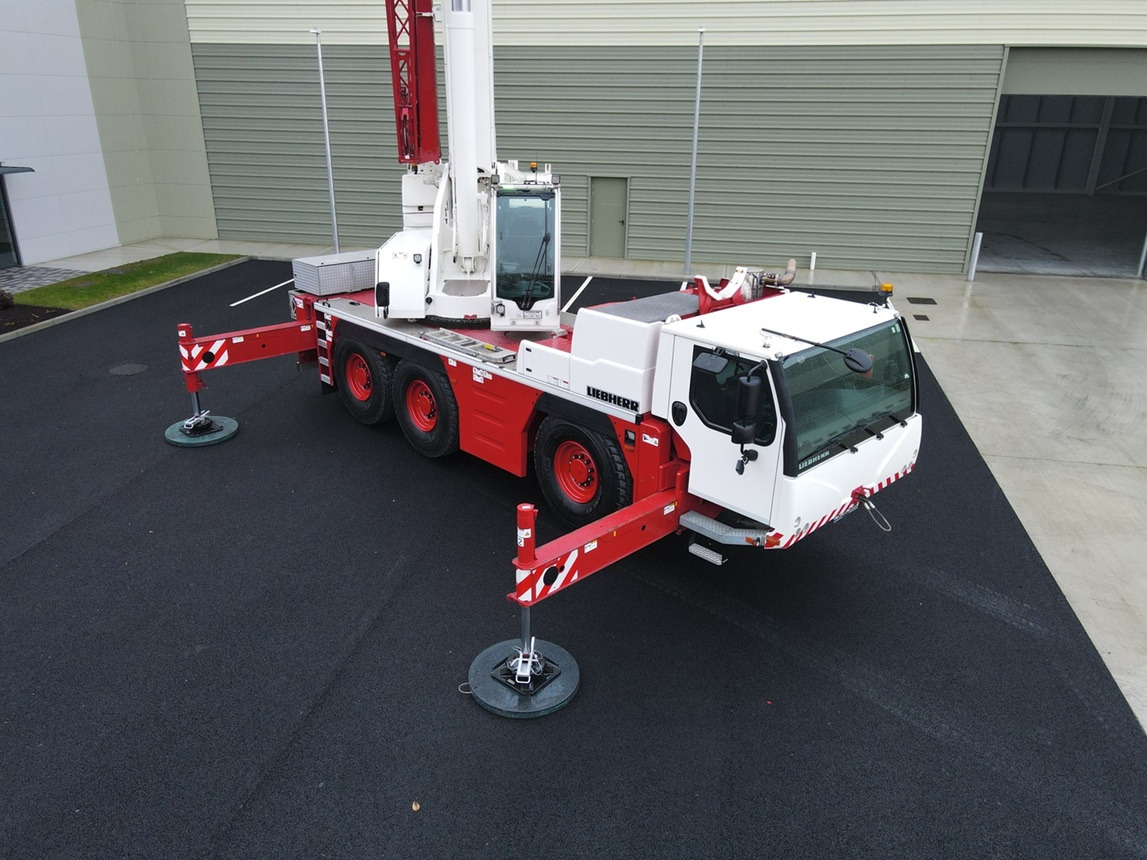 LIEBHERR LTM1060-3.1 - Excellent Condition and Full Remote - All terrain crane: picture 2 LIEBHERR LTM1060-3.1 - Excellent Condition and Full Remote - All terrain crane: picture 2