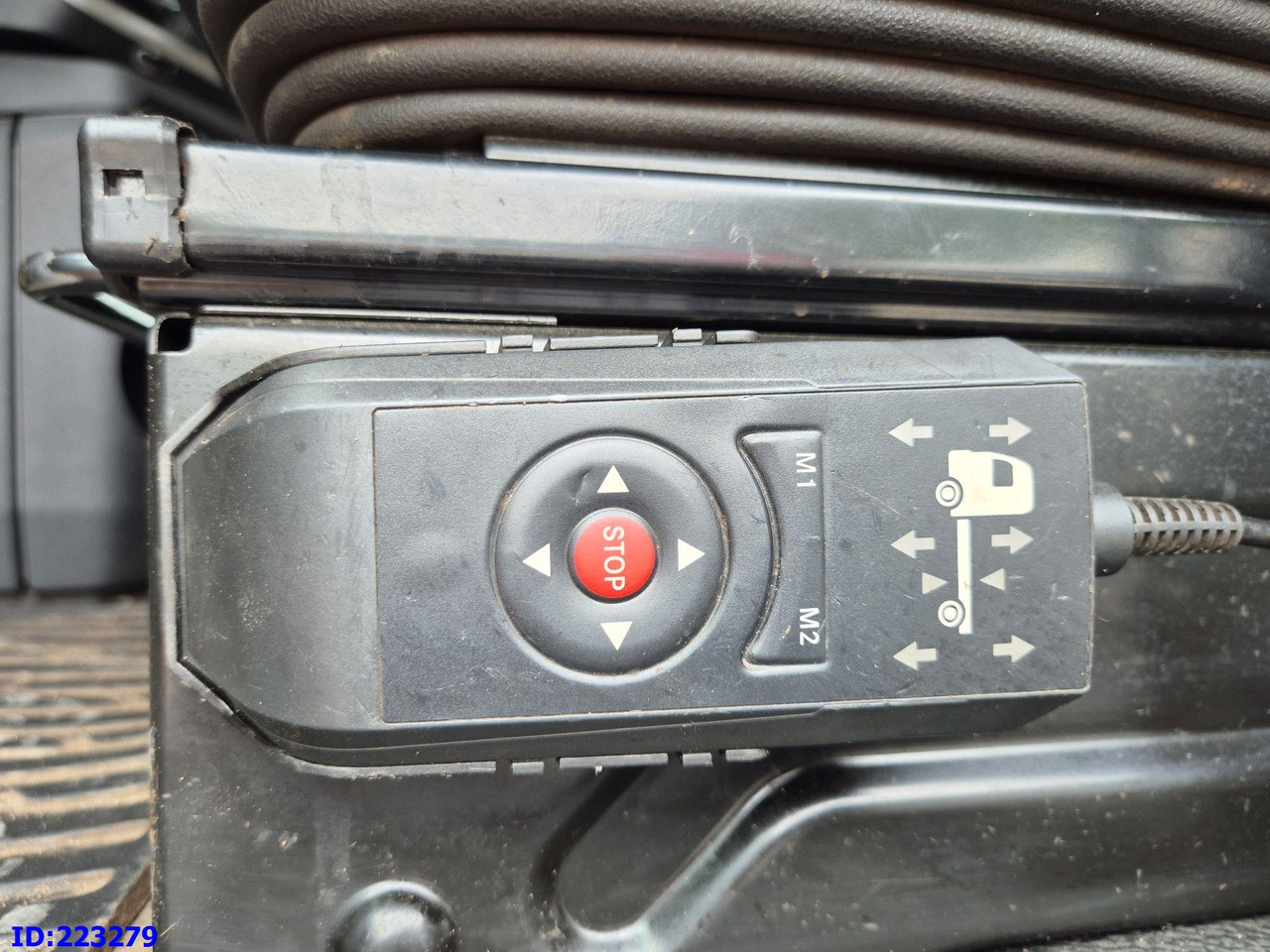 Cab chassis truck MERCEDES-BENZ Actros 3563  8×4 ( Steering axle): picture 12