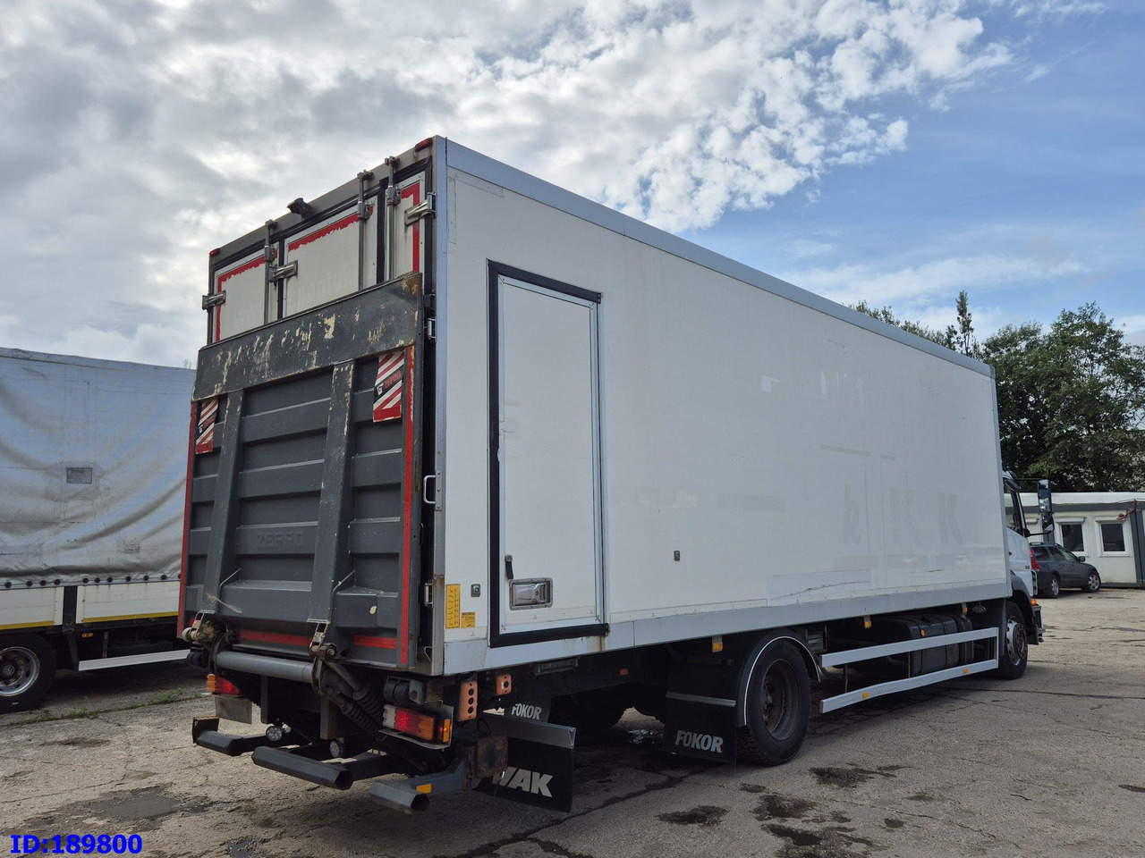 MERCEDES-BENZ Axor 1829 Euro5 Manual + Tail lift - Refrigerator truck: picture 5 MERCEDES-BENZ Axor 1829 Euro5 Manual + Tail lift - Refrigerator truck: picture 5