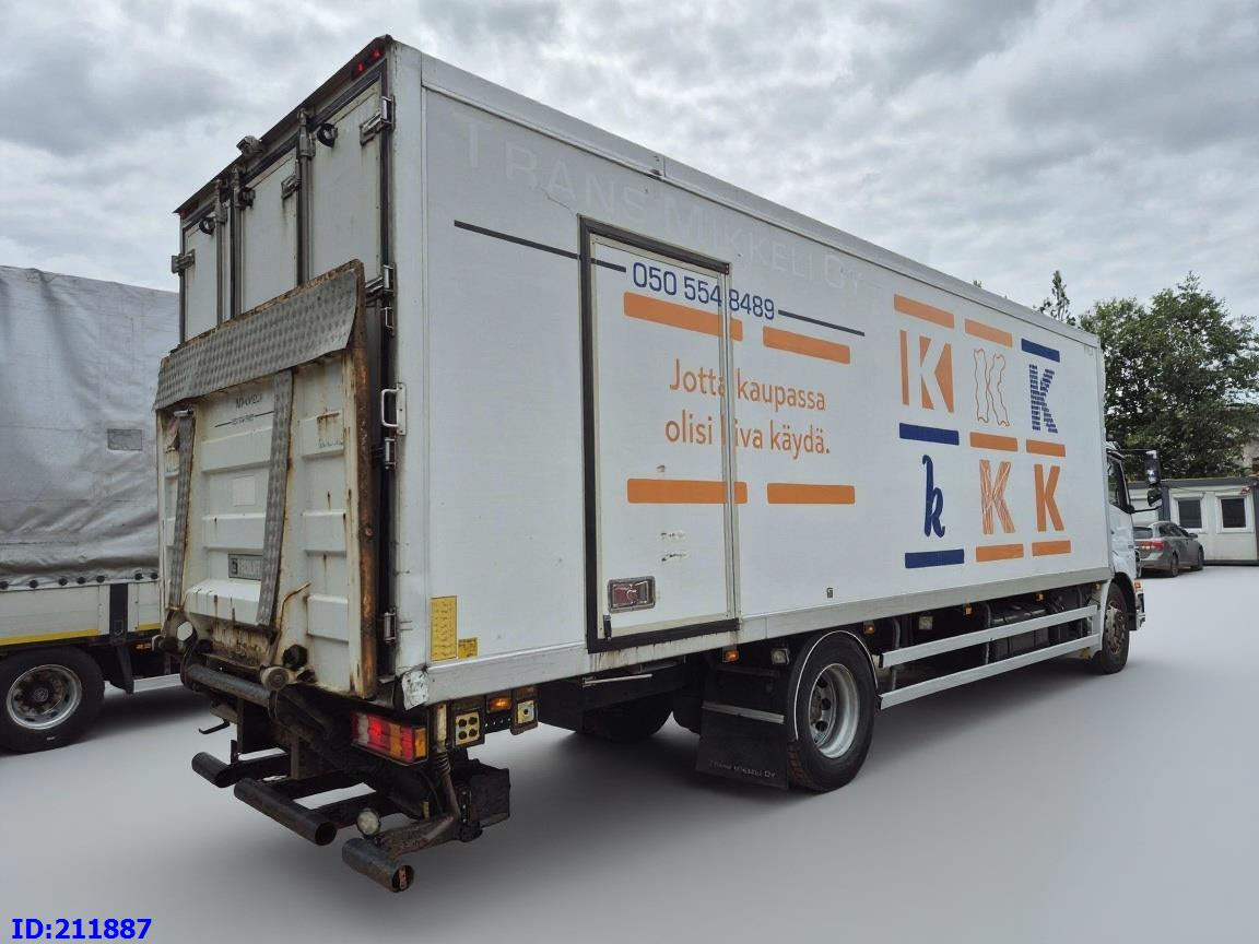 MERCEDES-BENZ Axor 1833 - Manual - Refrigerator truck: picture 5 MERCEDES-BENZ Axor 1833 - Manual - Refrigerator truck: picture 5
