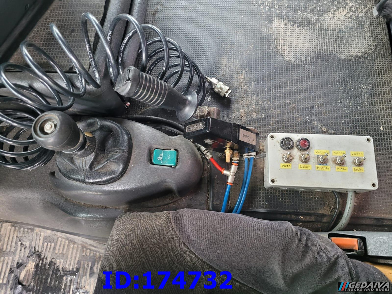 Cable system truck SCANIA 144 - 6x4 - Full Steel - Big Axles - 3 Pedals: picture 14