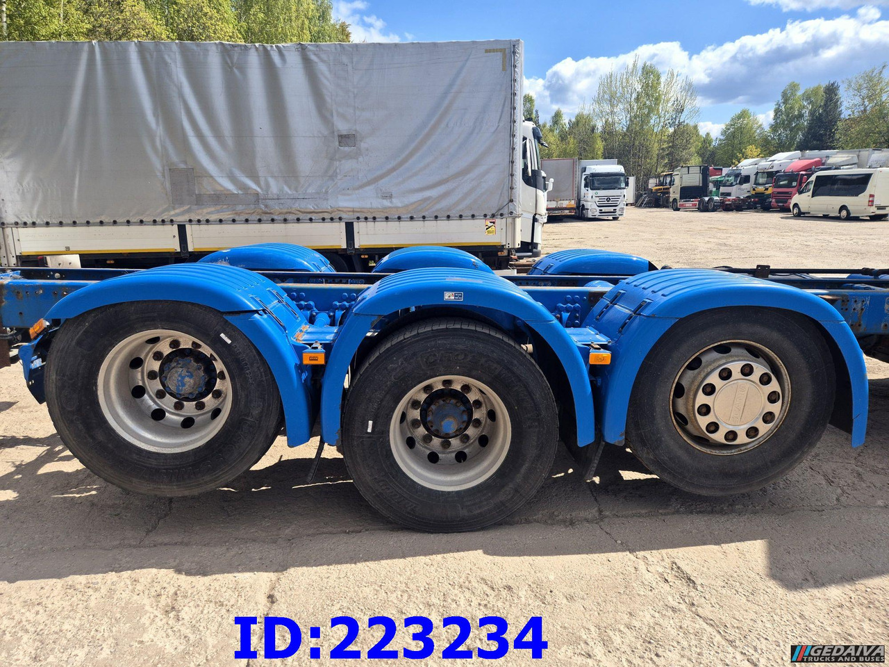 SCANIA R580 8X2 - Steering axle - Euro6 - Cab chassis truck: picture 5 SCANIA R580 8X2 - Steering axle - Euro6 - Cab chassis truck: picture 5