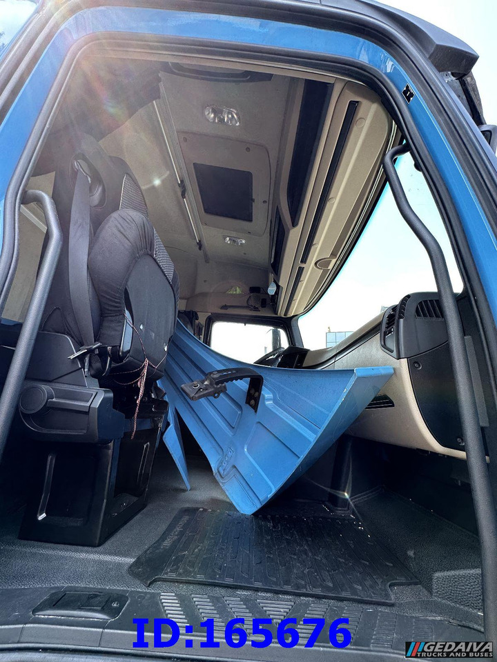 Tractor unit MERCEDES-BENZ Actros 1843 Euro6 - Engine damage: picture 6