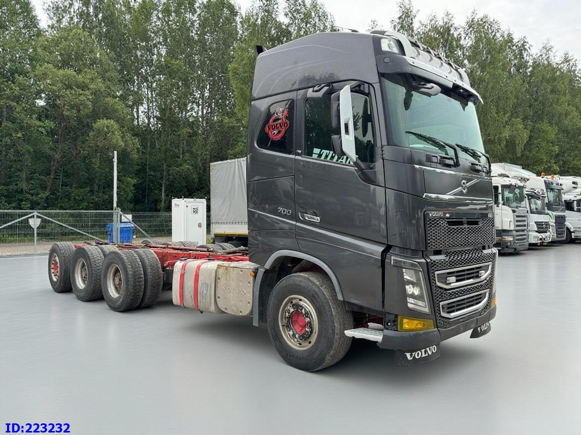 VOLVO FH16 700HP 8X4 Big Axles - Cab chassis truck: picture 4 VOLVO FH16 700HP 8X4 Big Axles - Cab chassis truck: picture 4