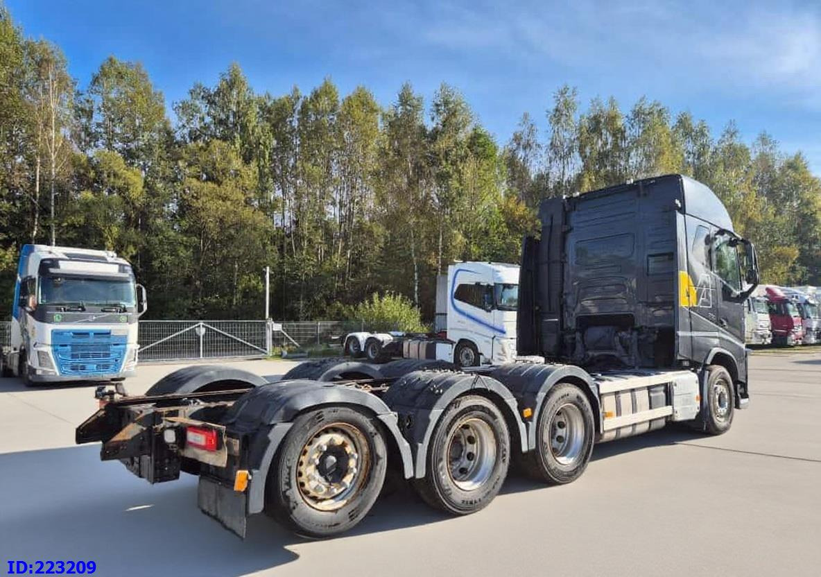 Cab chassis truck VOLVO FH16 750HP 8x4 Steering axle: picture 6