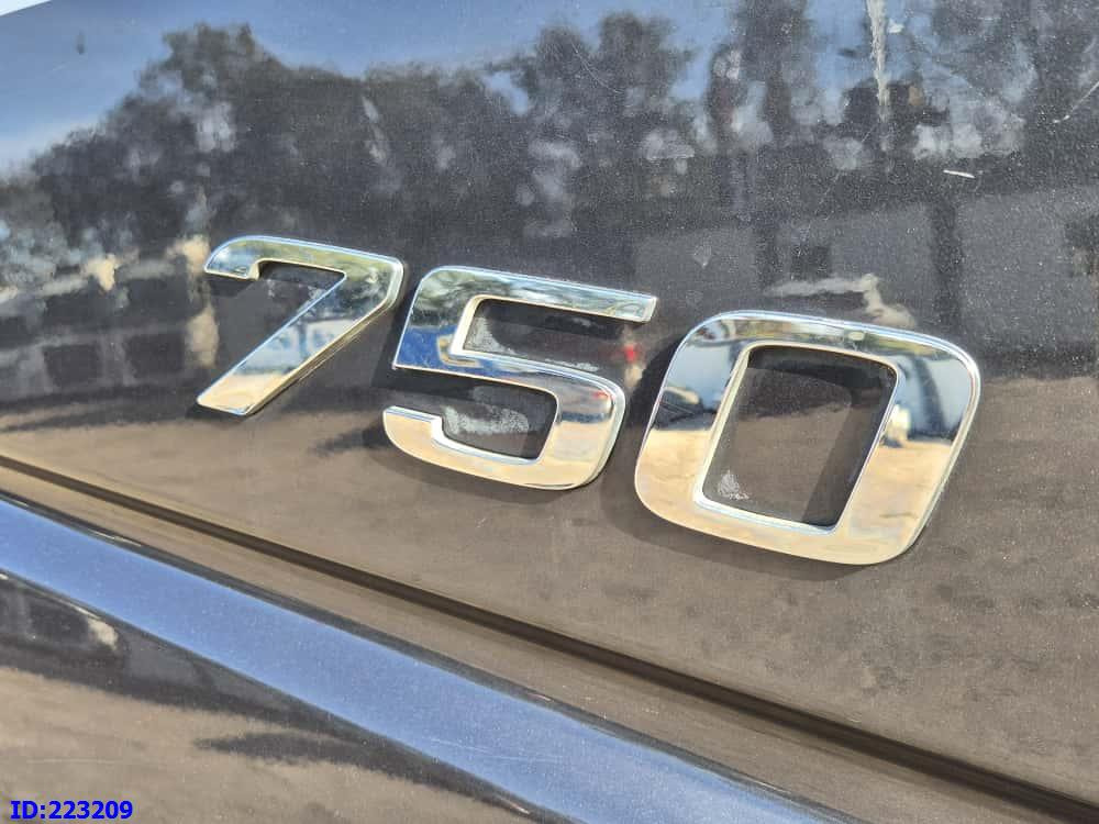 Cab chassis truck VOLVO FH16 750HP 8x4 Steering axle: picture 9