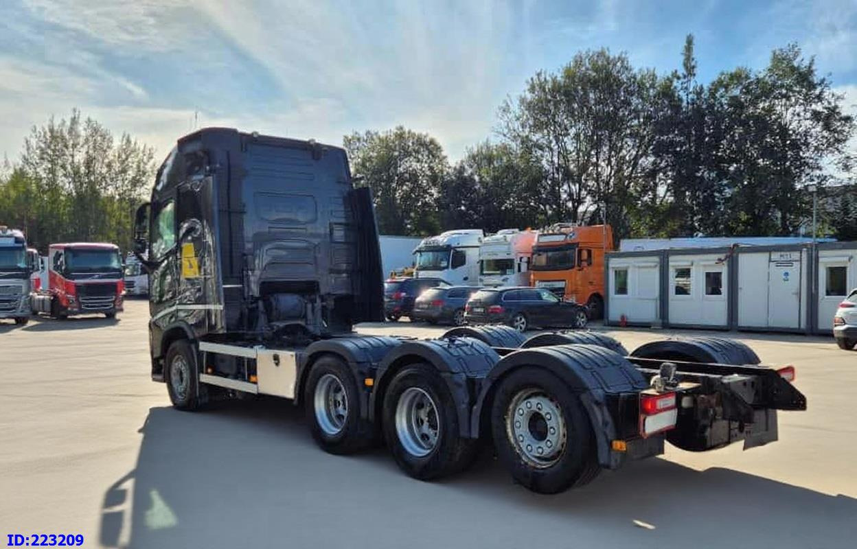 Cab chassis truck VOLVO FH16 750HP 8x4 Steering axle: picture 7