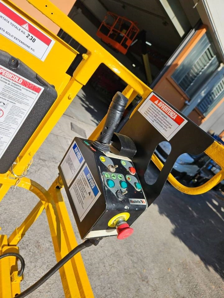 Haulotte Compact 10 N  - Scissor lift: picture 2 Haulotte Compact 10 N  - Scissor lift: picture 2