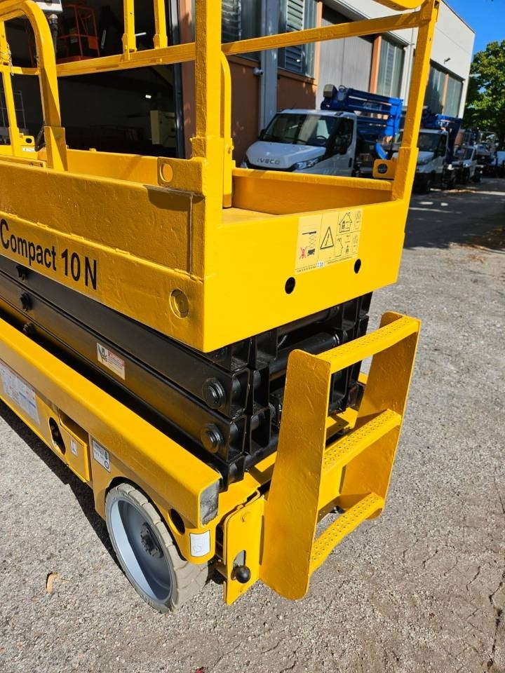Haulotte Compact 10 N  - Scissor lift: picture 4 Haulotte Compact 10 N  - Scissor lift: picture 4