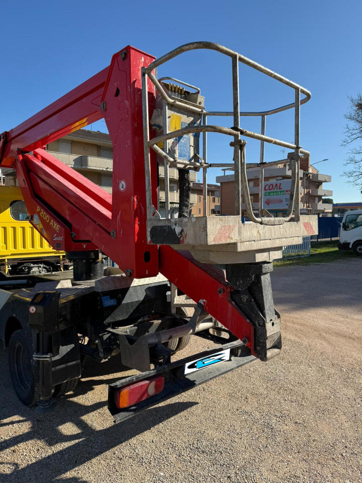 - Truck mounted aerial platform: picture 3 - Truck mounted aerial platform: picture 3