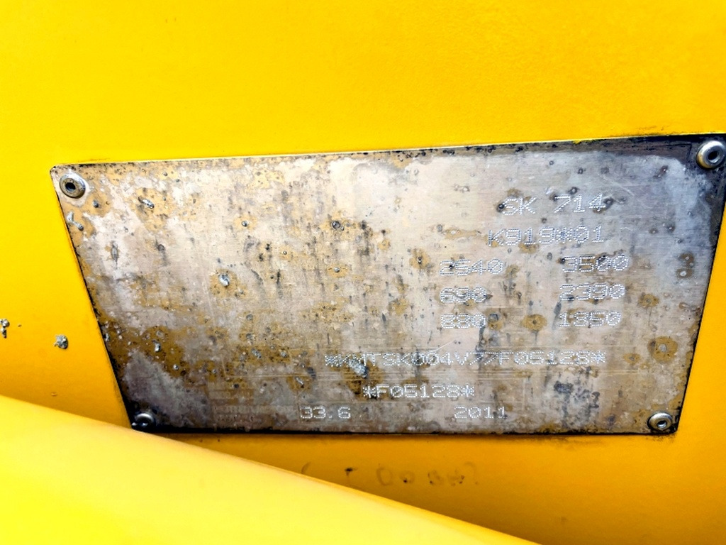 Komatsu SK714-5 (3947) - Skid steer loader: picture 3 Komatsu SK714-5 (3947) - Skid steer loader: picture 3