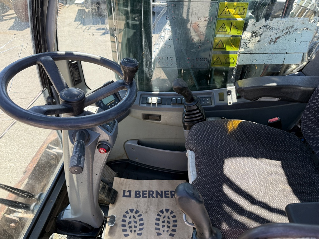 New Wheel excavator New Holland MH-Plus (111695): picture 11