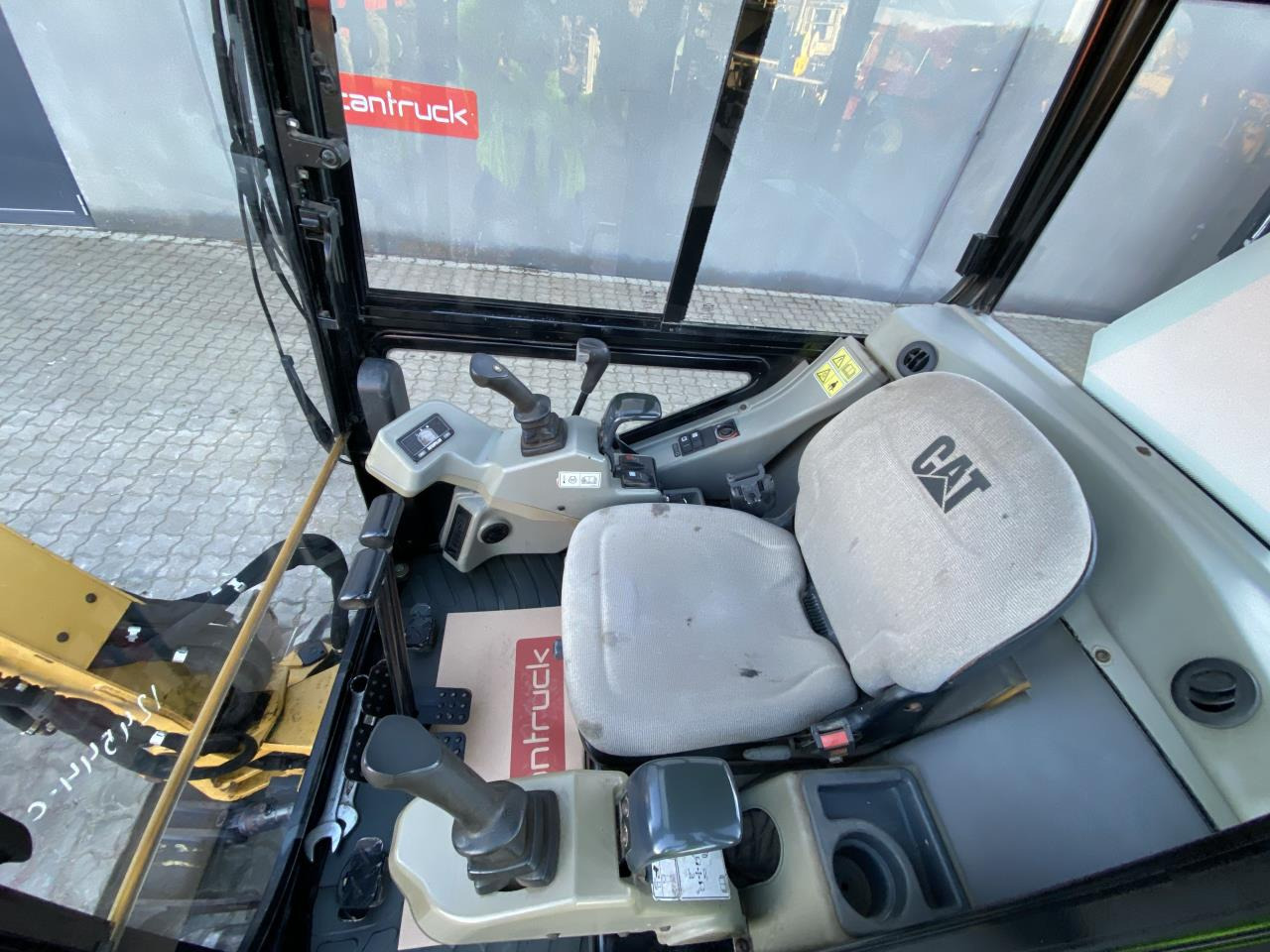 Caterpillar 301.8C - Mini excavator: picture 3 Caterpillar 301.8C - Mini excavator: picture 3