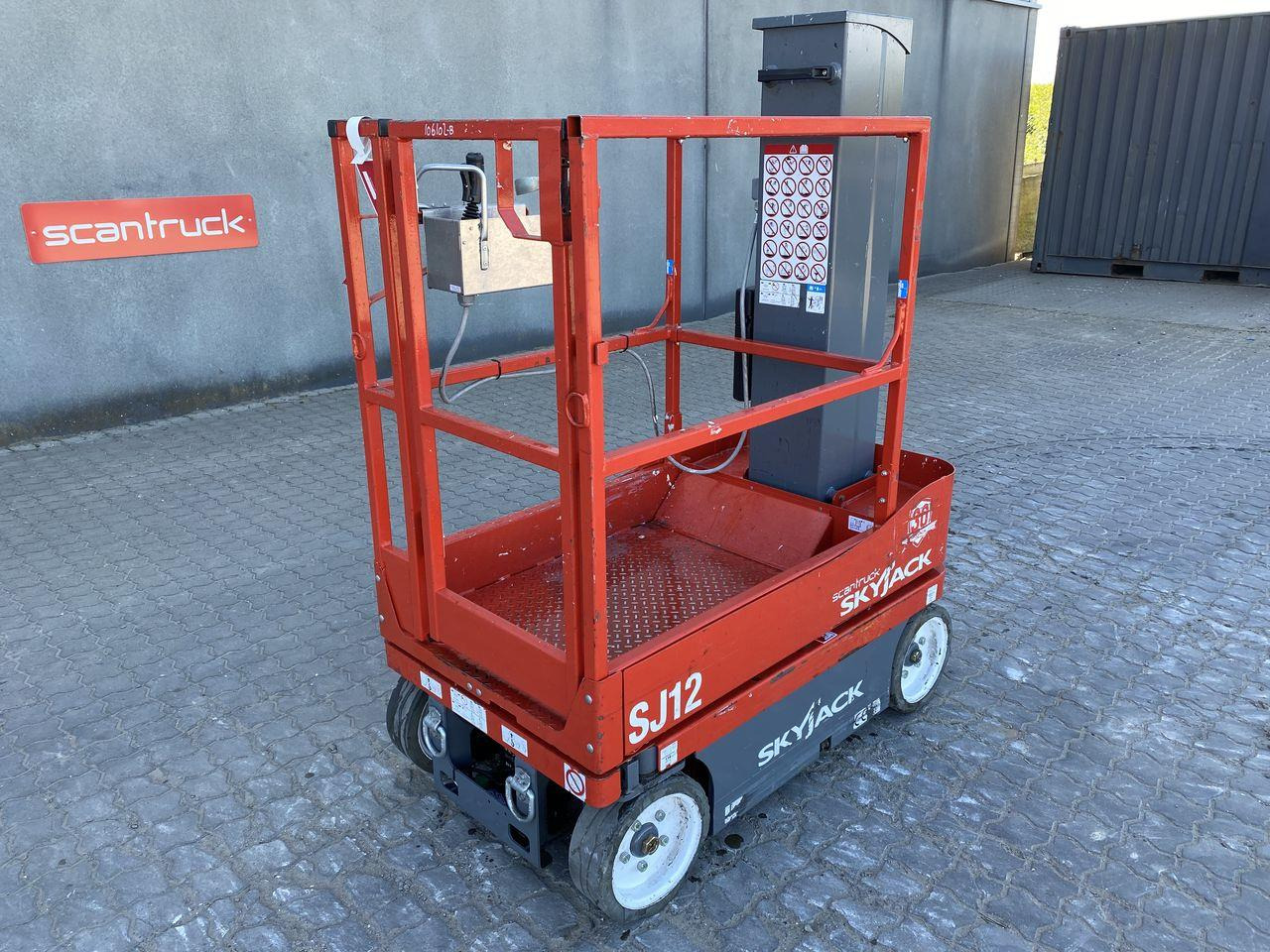 Skyjack SJ12 - Vertical mast lift: picture 1 Skyjack SJ12 - Vertical mast lift: picture 1