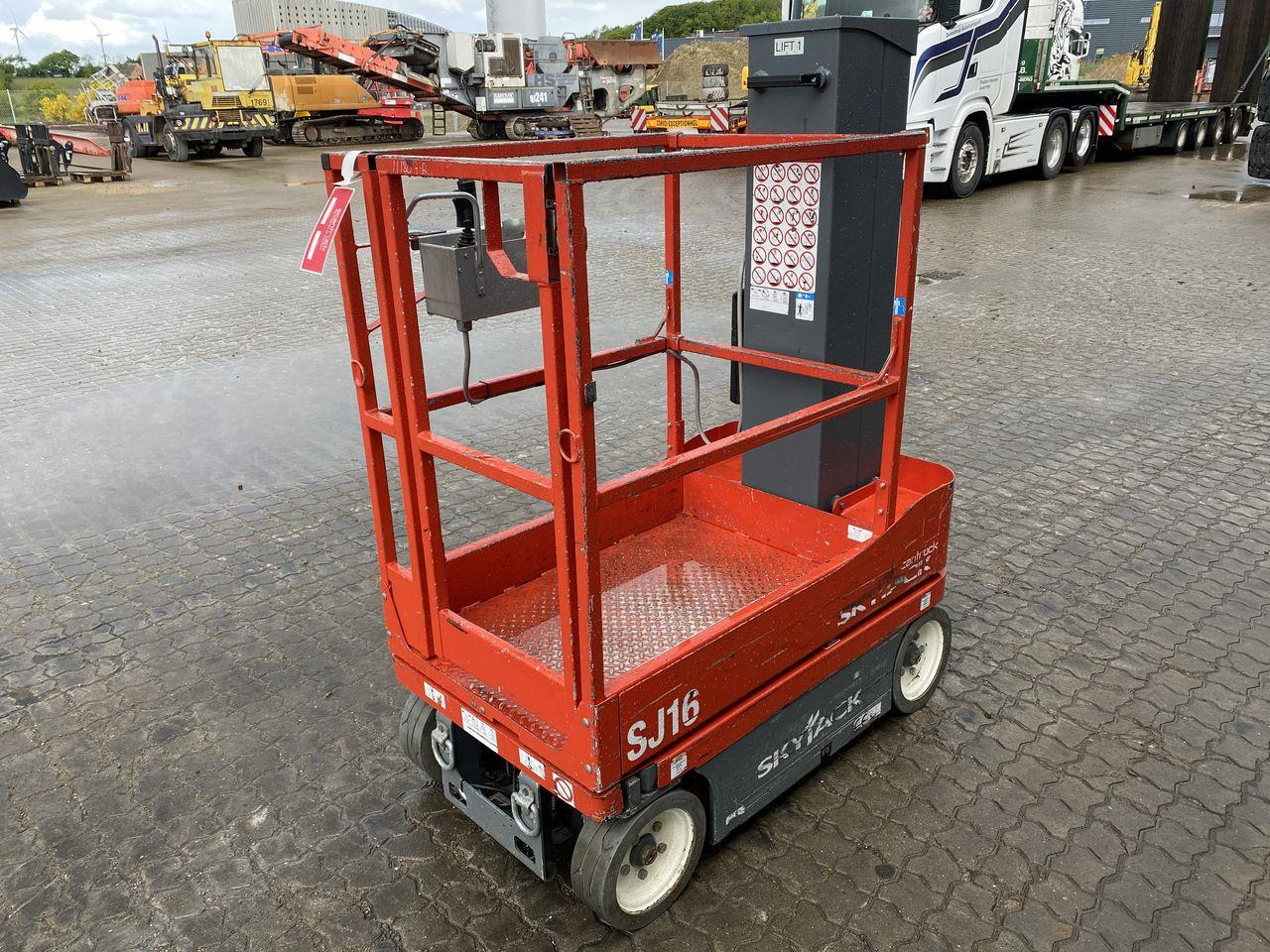 Skyjack SJ16 - Vertical mast lift: picture 4 Skyjack SJ16 - Vertical mast lift: picture 4