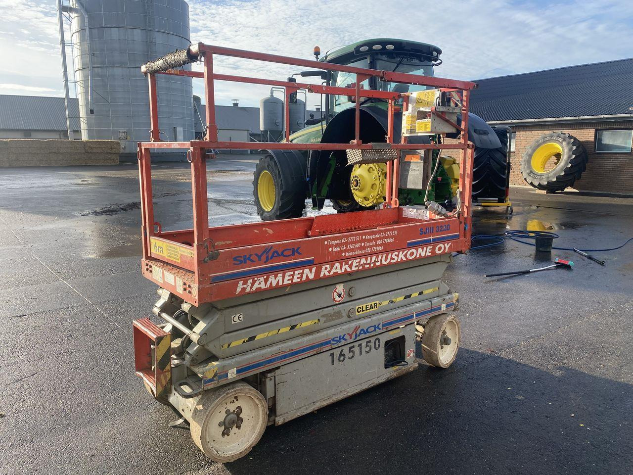 Skyjack SJ3220 - Scissor lift: picture 3 Skyjack SJ3220 - Scissor lift: picture 3