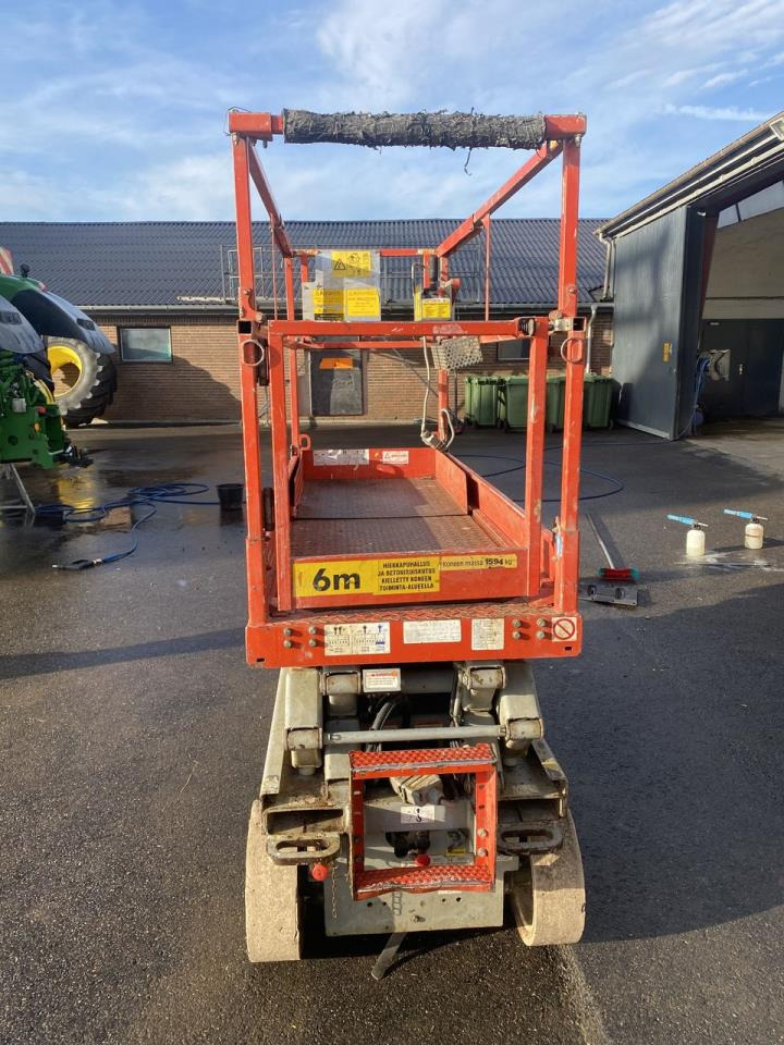 Skyjack SJ3220 - Scissor lift: picture 2 Skyjack SJ3220 - Scissor lift: picture 2