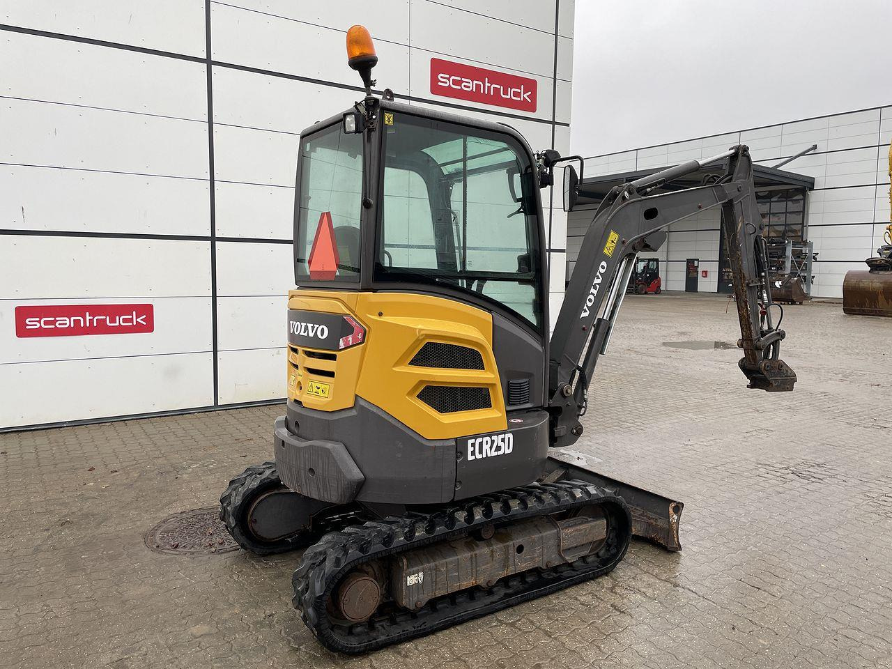 Volvo ECR25 - Mini excavator: picture 4 Volvo ECR25 - Mini excavator: picture 4