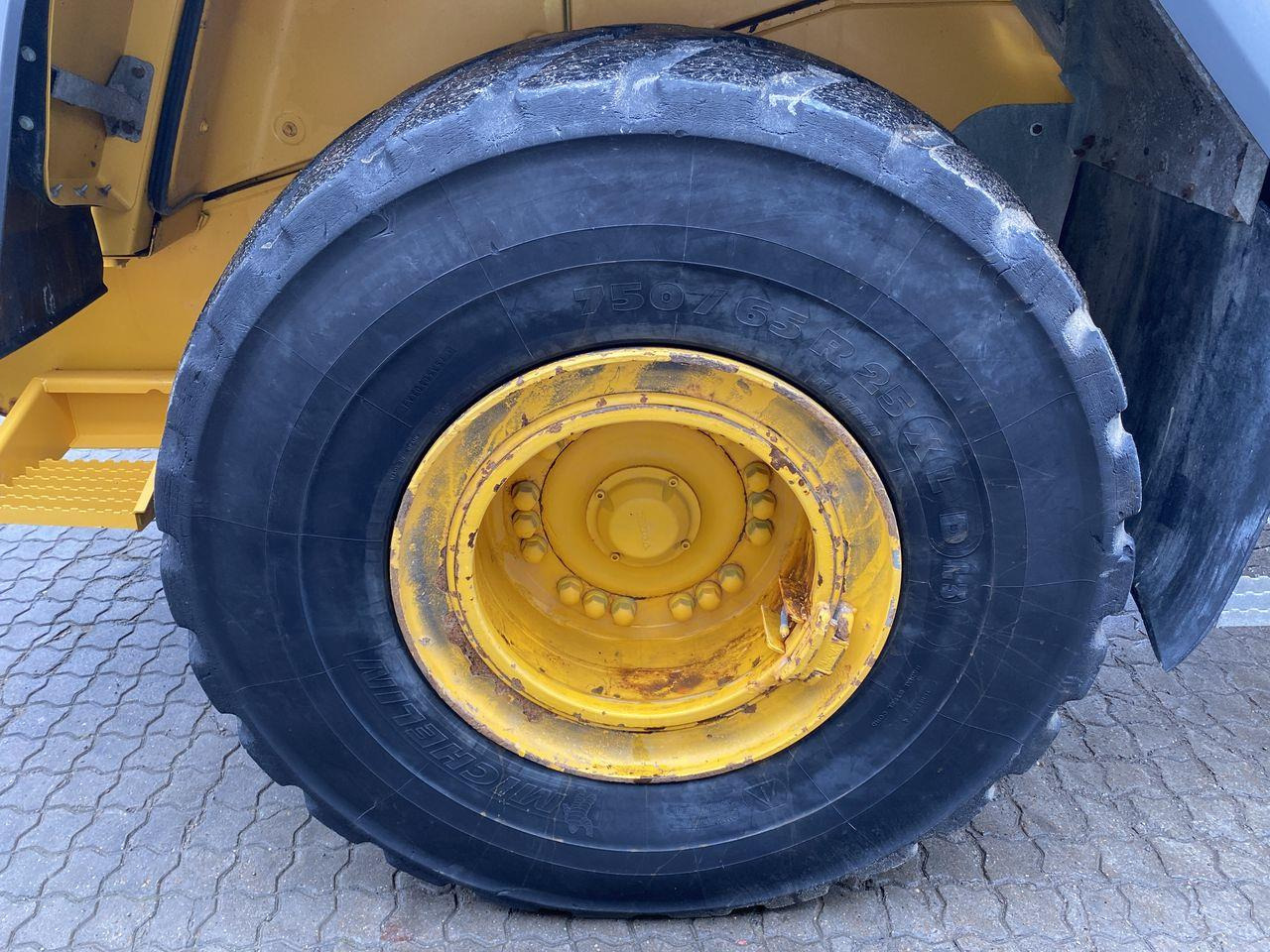 Leasing of  Volvo L120G Volvo L120G: picture 7