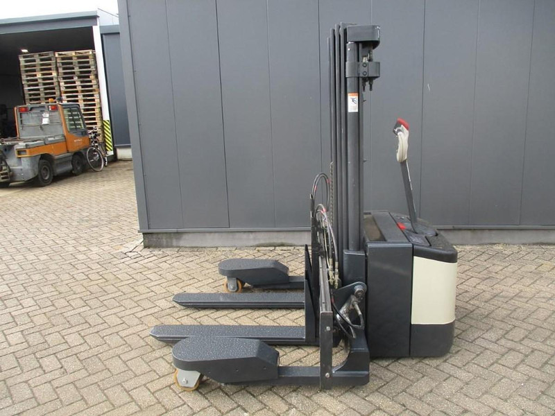 Crown WS2300-1.8TT-4W-4415 - Stacker: picture 2 Crown WS2300-1.8TT-4W-4415 - Stacker: picture 2