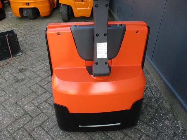 Toyota LWE 140 - Pallet truck: picture 3 Toyota LWE 140 - Pallet truck: picture 3