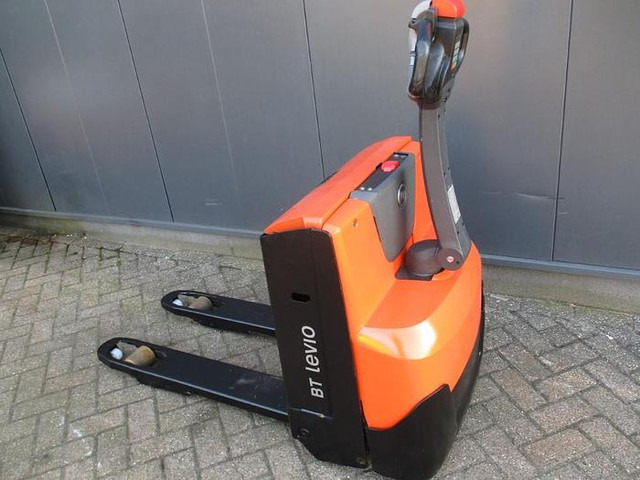 Toyota LWE 140 - Pallet truck: picture 2 Toyota LWE 140 - Pallet truck: picture 2