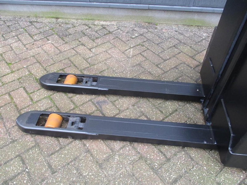 Toyota SWE 080L - Stacker: picture 4 Toyota SWE 080L - Stacker: picture 4