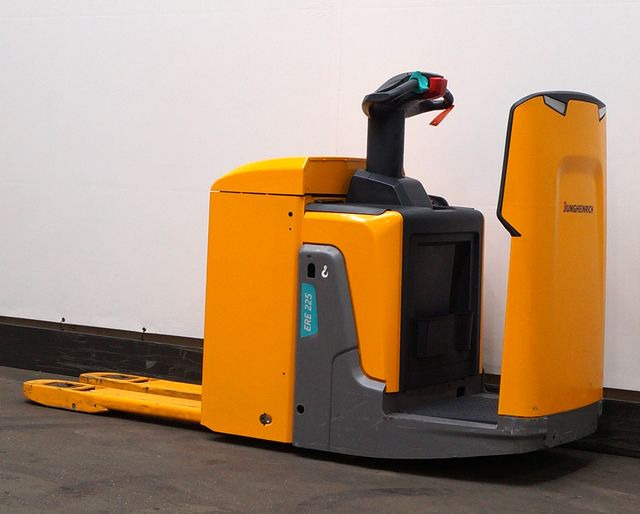 Jungheinrich ERE225 - Pallet truck: picture 2 Jungheinrich ERE225 - Pallet truck: picture 2