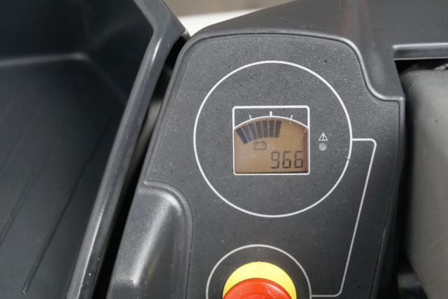 Unicarriers Oep120 - Order picker: picture 4 Unicarriers Oep120 - Order picker: picture 4