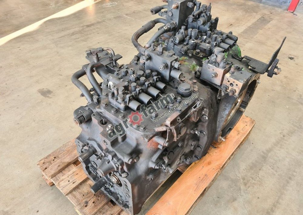 Gearbox Skrzynia biegów, most tylny John Deere 5125R: picture 1