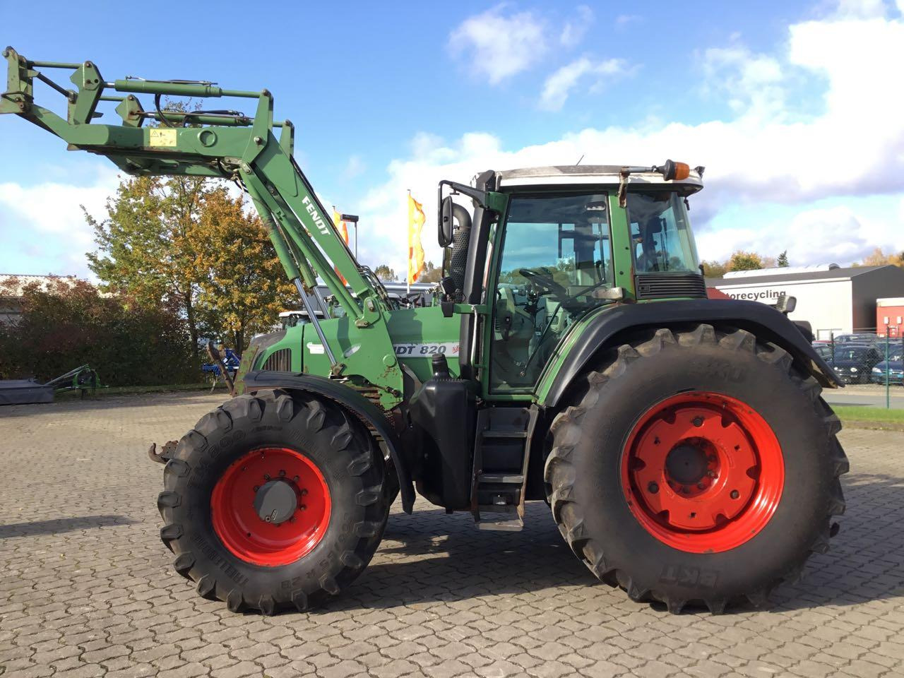 Fendt 820 Vario - Farm tractor: picture 1 Fendt 820 Vario - Farm tractor: picture 1