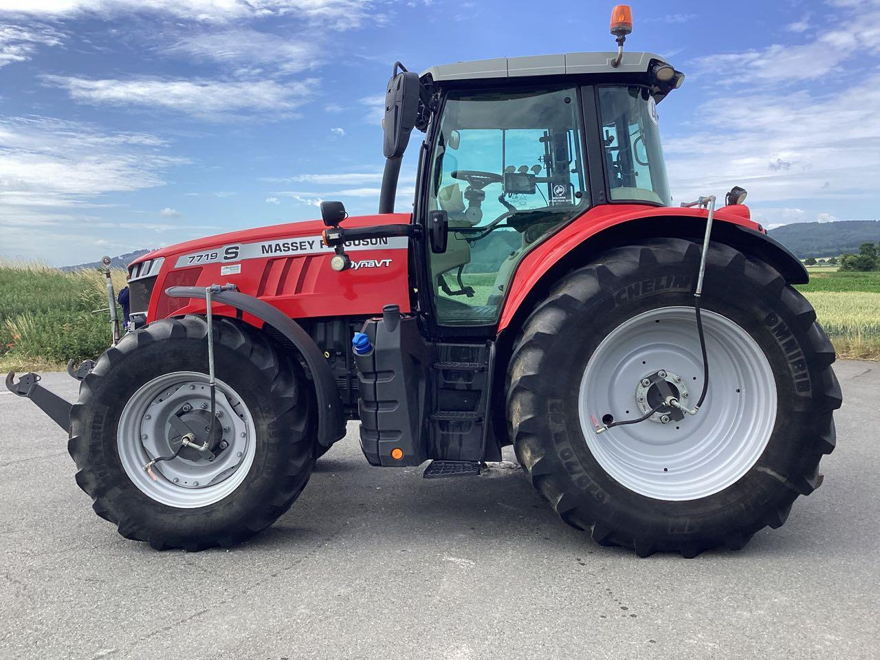Massey Ferguson 7719 Exclusive Dyna VT - Farm tractor: picture 2 Massey Ferguson 7719 Exclusive Dyna VT - Farm tractor: picture 2