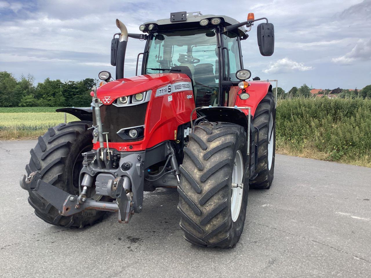 Massey Ferguson 7719 Exclusive Dyna VT - Farm tractor: picture 1 Massey Ferguson 7719 Exclusive Dyna VT - Farm tractor: picture 1