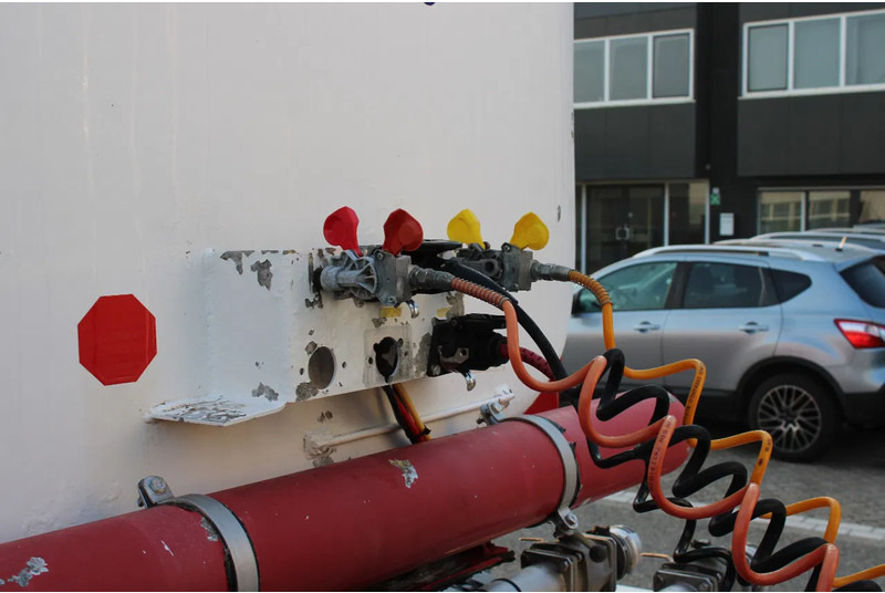 Atcomex + 3 AXEL + 32.000 ltr Fuel transport - Tank semi-trailer: picture 3 Atcomex + 3 AXEL + 32.000 ltr Fuel transport - Tank semi-trailer: picture 3