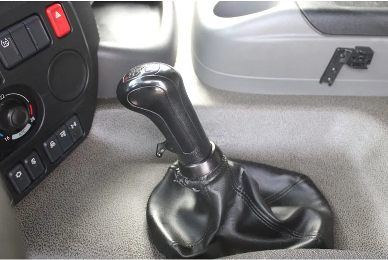 Box truck DAF CF 290 + EURO 6 + MANUAL: picture 12 Box truck DAF CF 290 + EURO 6 + MANUAL: picture 12