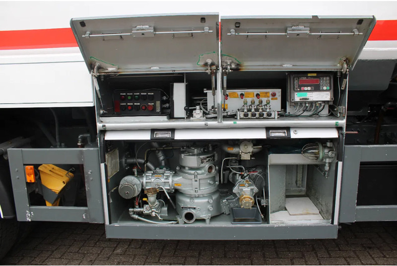 DAF CF 85.430 + PUMP/METERS + 4 COMPART / 15.000 LITER + COMPLETE SYSTEM WORKING - Tank truck: picture 5 DAF CF 85.430 + PUMP/METERS + 4 COMPART / 15.000 LITER + COMPLETE SYSTEM WORKING - Tank truck: picture 5