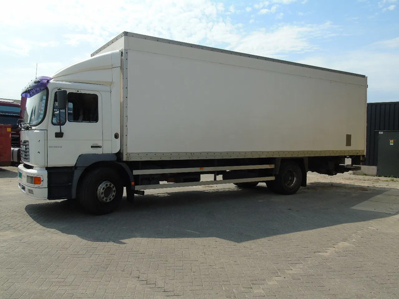 MAN L 220 + MANUAL + EURO 2 + DHOLLANDIA + 19T - Box truck: picture 2 MAN L 220 + MANUAL + EURO 2 + DHOLLANDIA + 19T - Box truck: picture 2