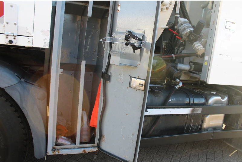 Vacuum truck MAN TGM 26.340 + RIVARD 11.8M3 + PUMP + EURO 6: picture 19