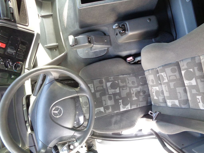 Mercedes-Benz AXOR 1823 + Dhollandia Lift - Box truck: picture 5 Mercedes-Benz AXOR 1823 + Dhollandia Lift - Box truck: picture 5