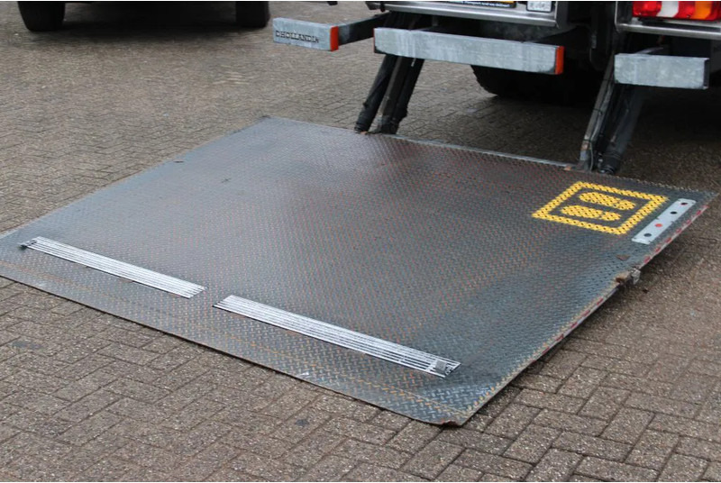 Box truck Mercedes-Benz Actros 1927 + EURO 6 + LIFT: picture 12