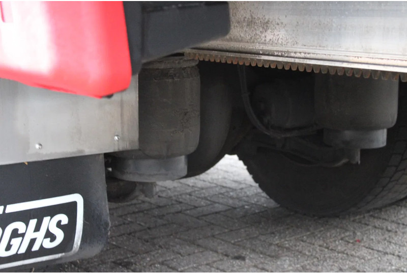 Refrigerator truck Mercedes-Benz Actros 2027 + EURO 6 + 19T: picture 15