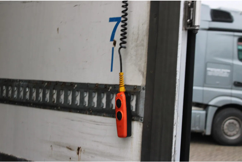 Refrigerator truck Mercedes-Benz Actros 2027 + EURO 6 + 19T: picture 14