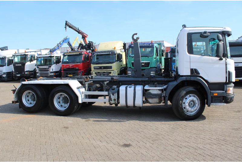 Scania P124-360 + HOOK + 6X2 + MANUAL + EURO 2 - Hook lift truck: picture 2 Scania P124-360 + HOOK + 6X2 + MANUAL + EURO 2 - Hook lift truck: picture 2
