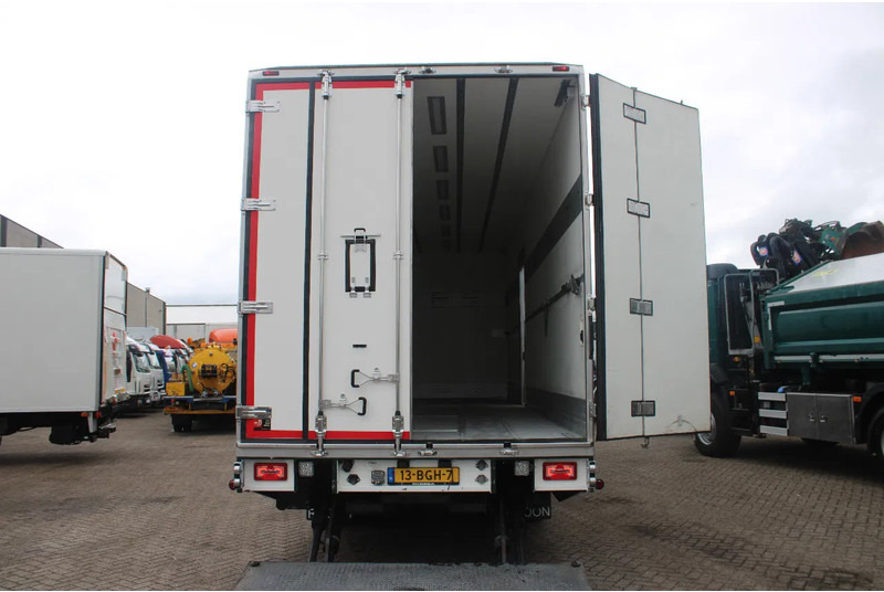 Refrigerator truck Scania R490 + 6X2 + EURO 6 + heating truck/ flowers FULL OPTION: picture 8 Refrigerator truck Scania R490 + 6X2 + EURO 6 + heating truck/ flowers FULL OPTION: picture 8
