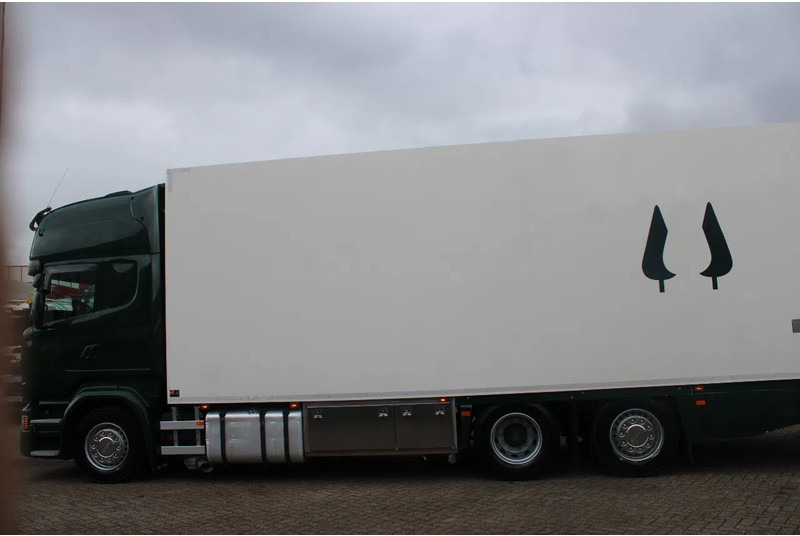 Refrigerator truck Scania R490 + 6X2 + EURO 6 + heating truck/ flowers FULL OPTION: picture 6 Refrigerator truck Scania R490 + 6X2 + EURO 6 + heating truck/ flowers FULL OPTION: picture 6
